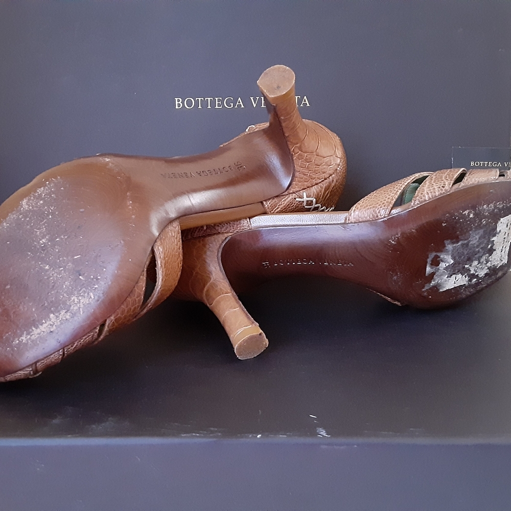 ‼️Bottega Veneta Croc Leather Shoe - Picture 4 of 6